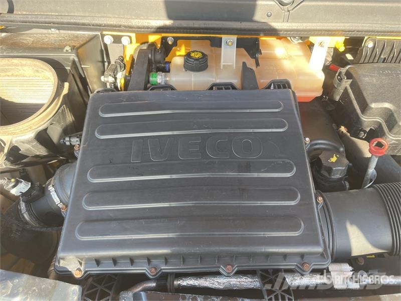 Iveco 50 C17 4x2 Service Truck Комбинированные дорожные машины