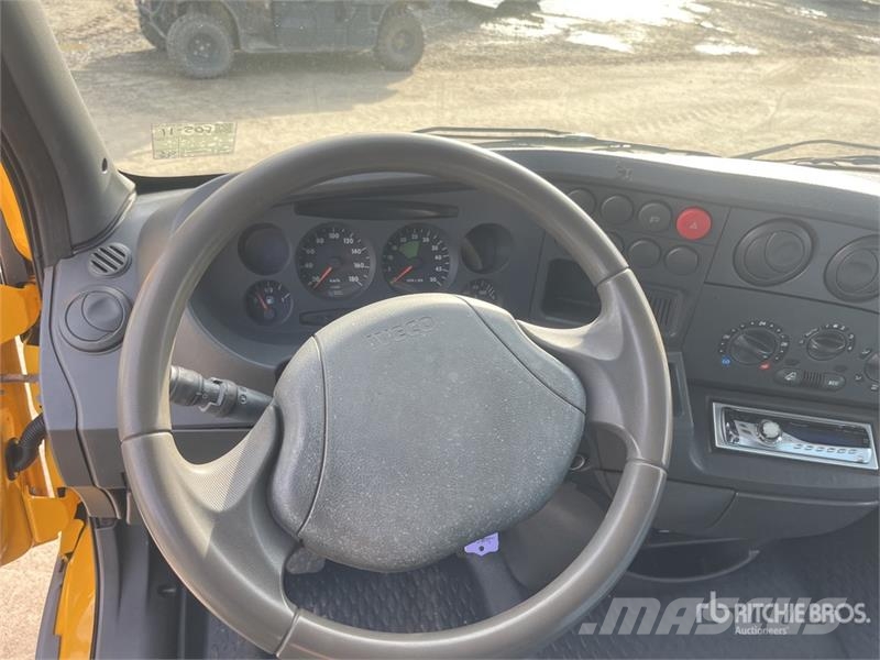 Iveco 50C35 4x2 Service Truck (Inoperable) Комбинированные дорожные машины