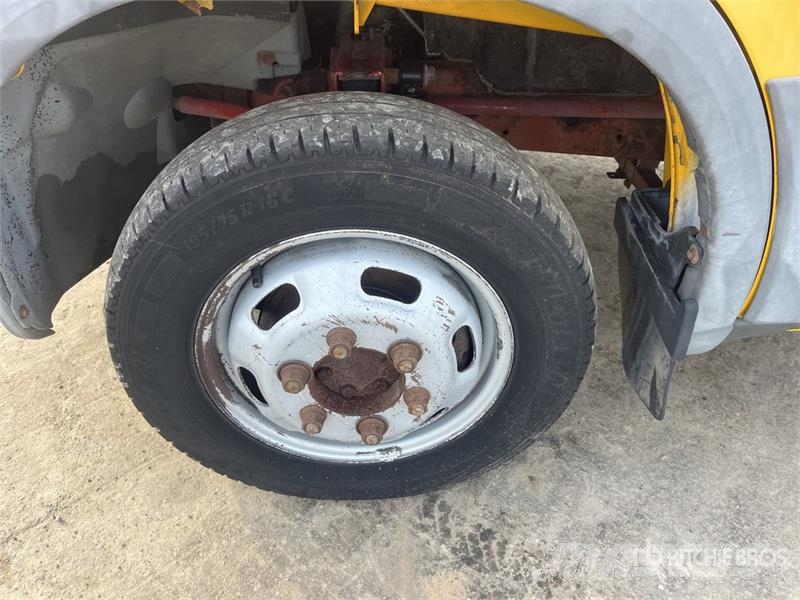 Iveco 50C35 4x2 Service Truck (Inoperable) Комбинированные дорожные машины