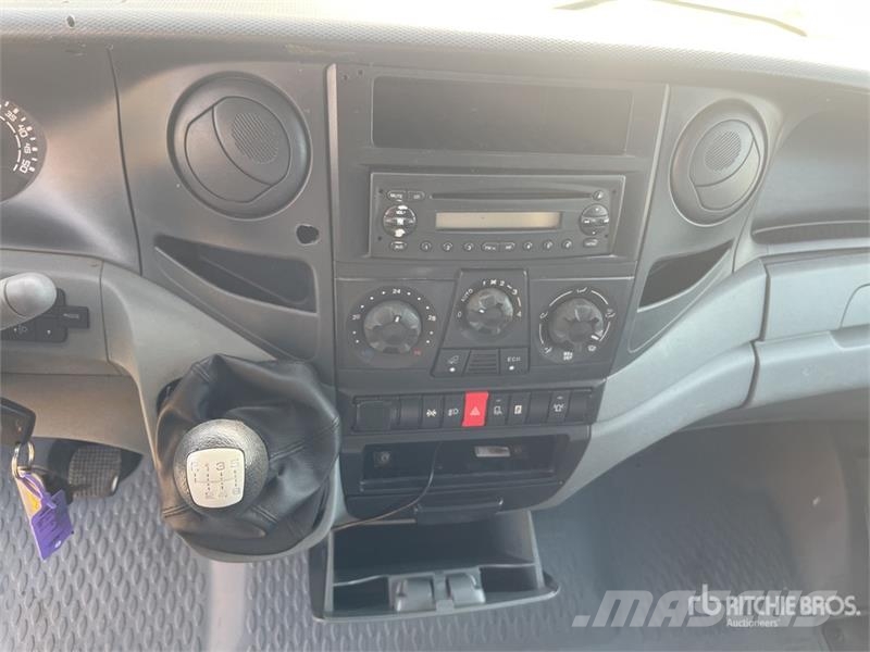 Iveco 50C35 4x2 Service Truck (Inoperable) Комбинированные дорожные машины