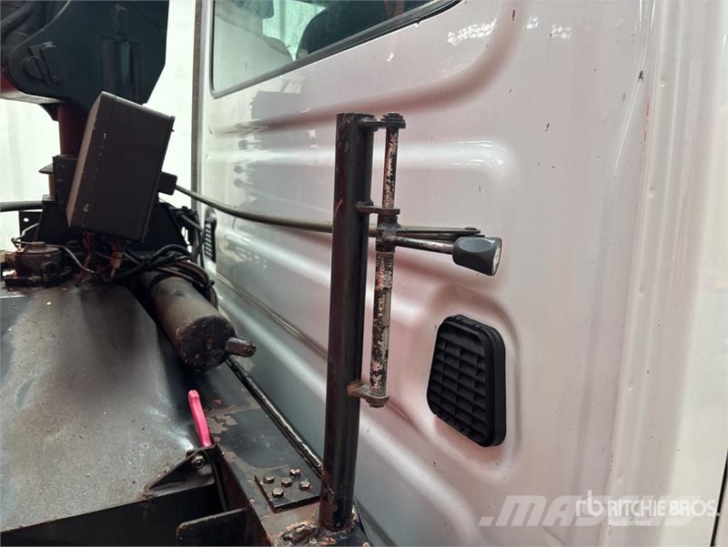 Iveco 70C21 4x2 Flatbed Truck with Crane Kraanaga veokid