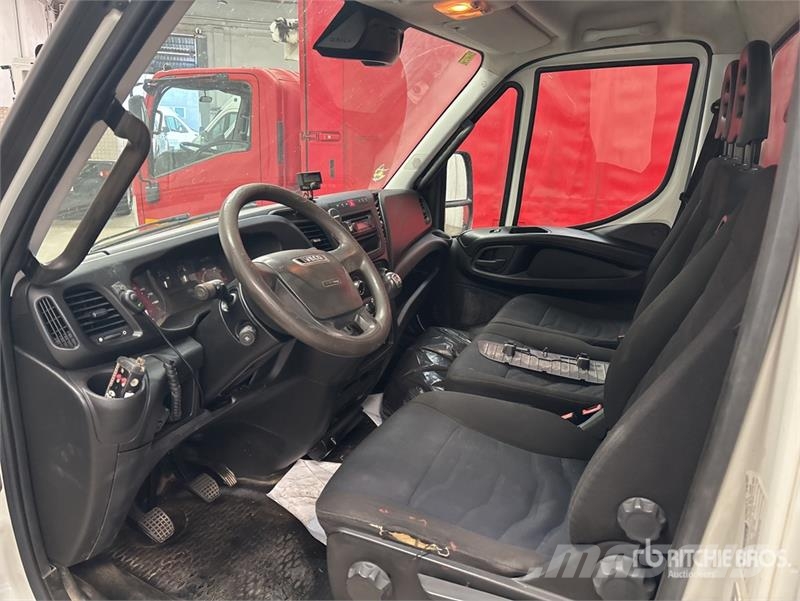 Iveco 70C21 4x2 Flatbed Truck with Crane Kraanaga veokid