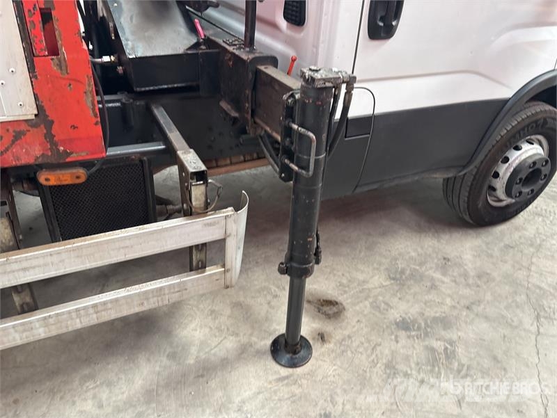 Iveco 70C21 4x2 Flatbed Truck with Crane Kraanaga veokid