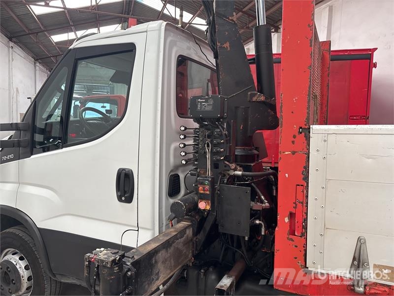 Iveco 70C21 4x2 Flatbed Truck with Crane Kraanaga veokid