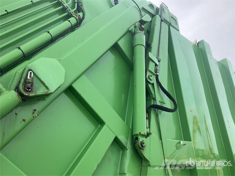 Iveco AD260S33X 6x2 Rear Loader Waste Collection Truck Atkritumu izvešanas transports