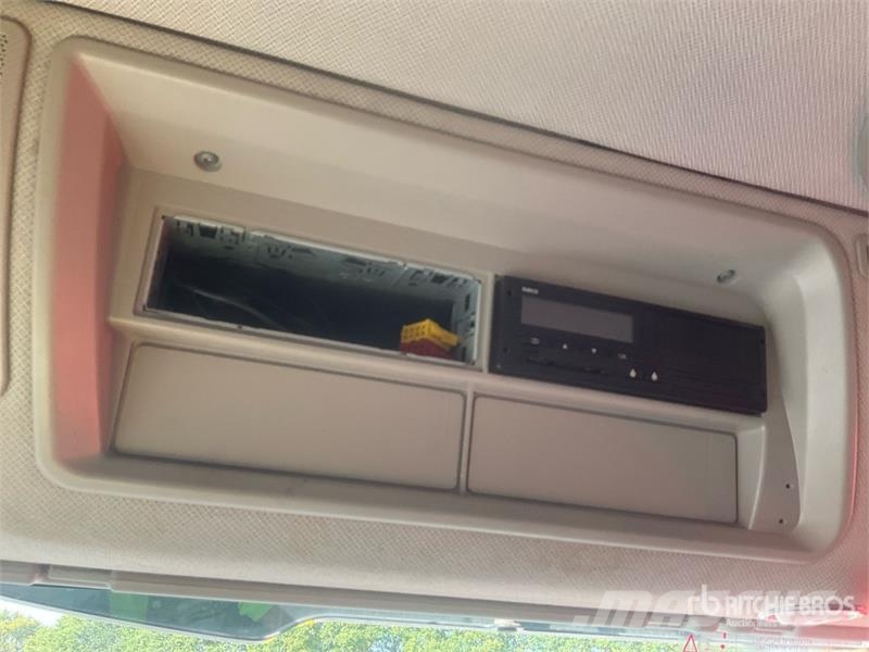 Iveco AD360H X-Way 480 8x4 Twin-Steer Tri/A Dump Truck Bañeras basculantes usadas
