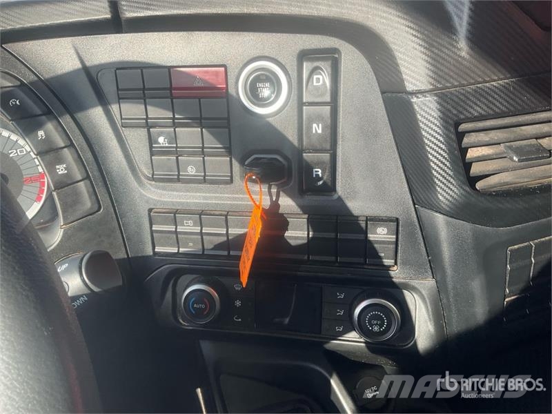Iveco AD360H X-Way 480 8x4 Twin-Steer Tri/A Dump Truck Bañeras basculantes usadas