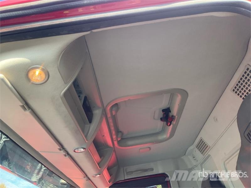 Iveco AD360H X-Way 480 8x4 Twin-Steer Tri/A Dump Truck Bañeras basculantes usadas