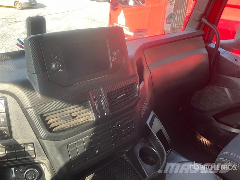 Iveco AD360H X-Way 480 8x4 Twin-Steer Tri/A Dump Truck Bañeras basculantes usadas