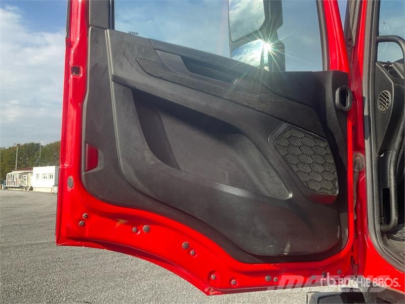 Iveco AD360H X-Way 480 8x4 Twin-Steer Tri/A Dump Truck Bañeras basculantes usadas