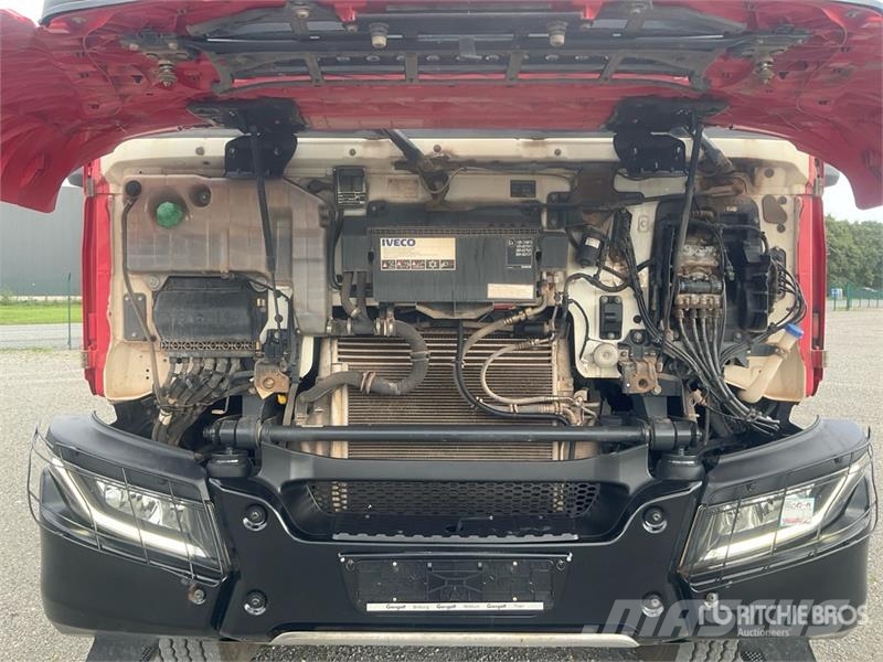 Iveco AD360H X-Way 480 8x4 Twin-Steer Tri/A Dump Truck Bañeras basculantes usadas