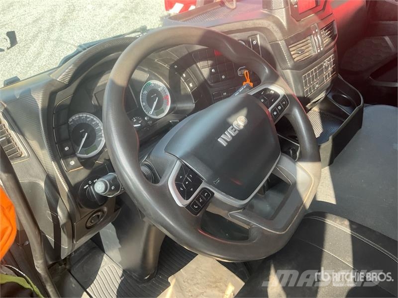 Iveco AD360H X-Way 480 8x4 Twin-Steer Tri/A Dump Truck Bañeras basculantes usadas