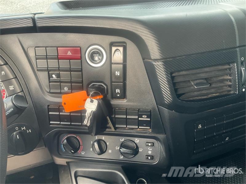 Iveco AD360HX 6x4 T/A Dump Truck Camion benne