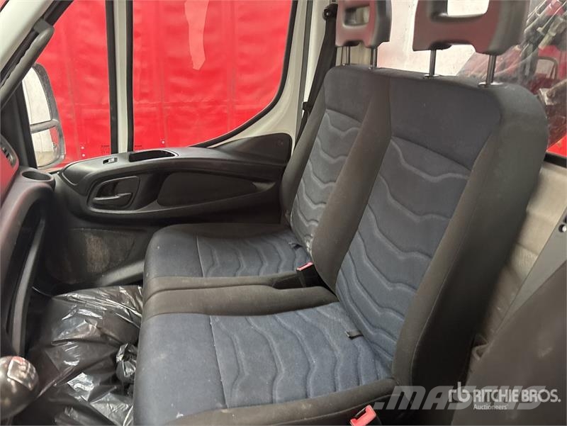 Iveco Atlas-Kran AK50.1A2 on Iveco 70C21 4x2 Flatbed Tr Darus teherautók