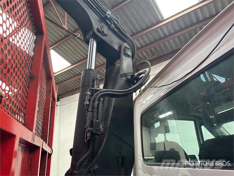 Iveco Atlas-Kran AK50.1A2 on Iveco 70C21 4x2 Flatbed Tr Darus teherautók