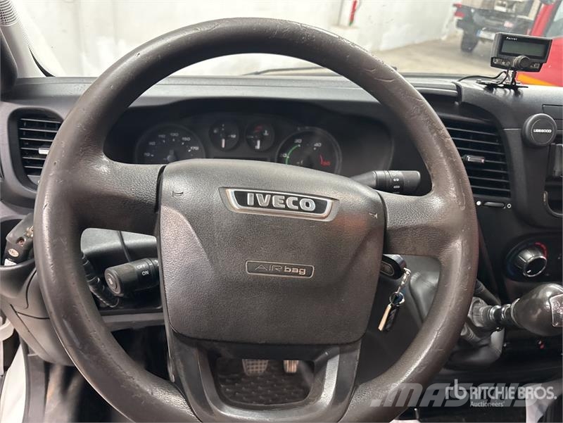 Iveco Atlas-Kran AK50.1A2 on Iveco 70C21 4x2 Flatbed Tr Darus teherautók