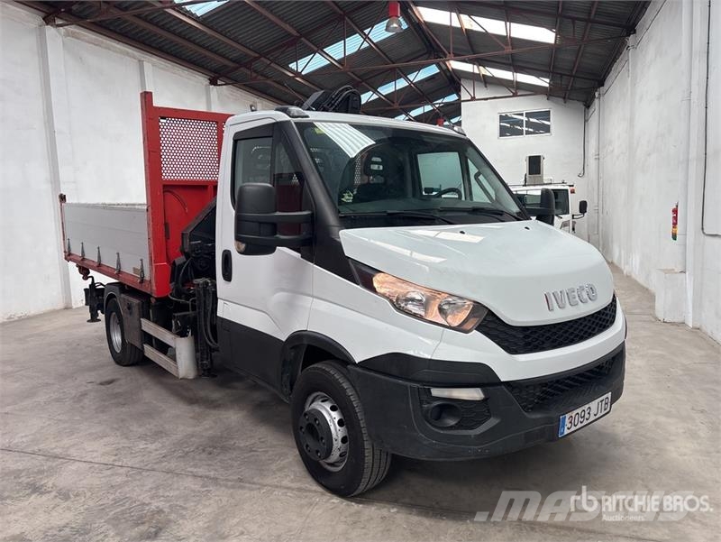 Iveco Atlas-Kran AK50.1A2 on Iveco 70C21 4x2 Flatbed Tr Darus teherautók