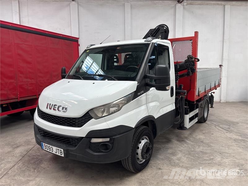Iveco Atlas-Kran AK50.1A2 on Iveco 70C21 4x2 Flatbed Tr Darus teherautók
