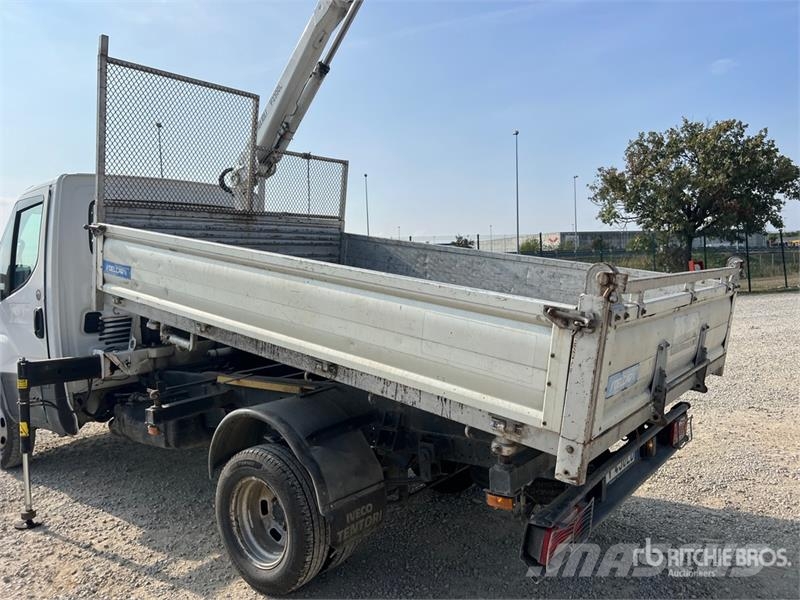 Iveco Bonfiglioli 710 kg on Iveco Daily 35-120 Dump Truc Truck mounted cranes