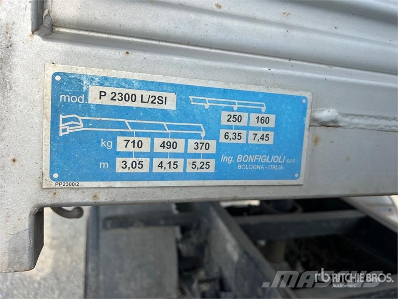 Iveco Bonfiglioli 710 kg on Iveco Daily 35-120 Dump Truc Truck mounted cranes