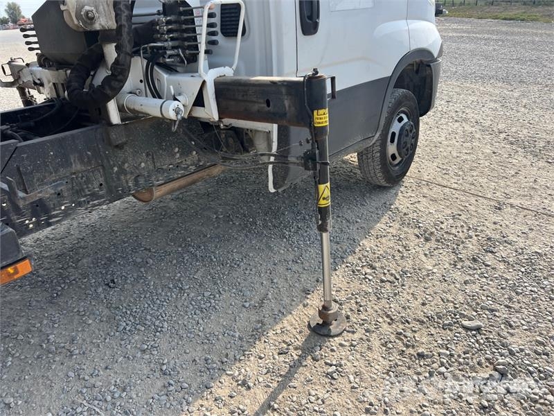 Iveco Bonfiglioli 710 kg on Iveco Daily 35-120 Dump Truc Truck mounted cranes