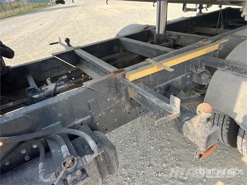 Iveco Bonfiglioli 710 kg on Iveco Daily 35-120 Dump Truc Truck mounted cranes