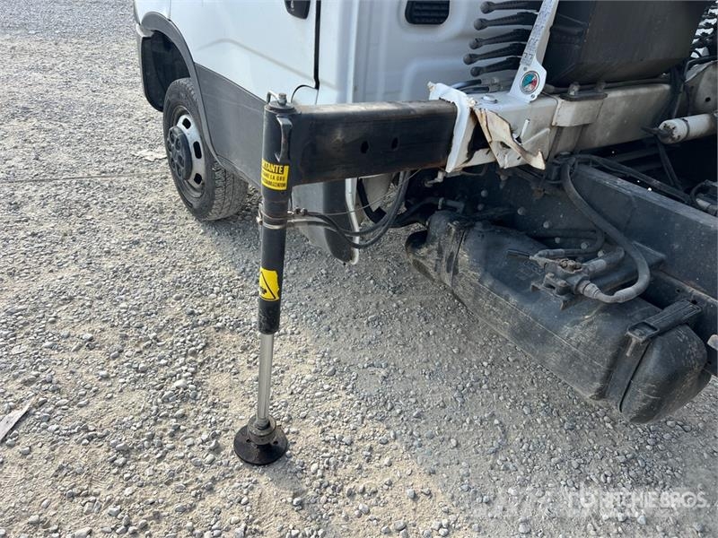 Iveco Bonfiglioli 710 kg on Iveco Daily 35-120 Dump Truc Truck mounted cranes