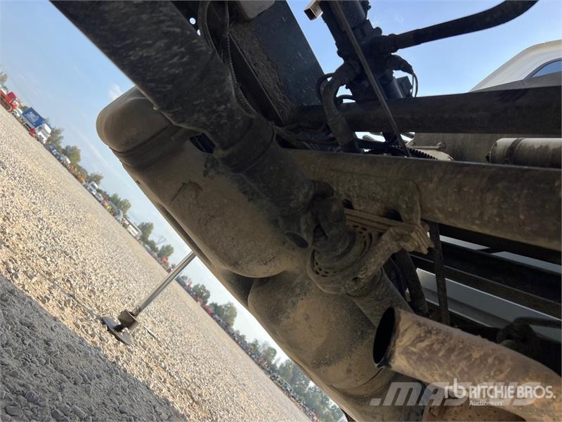 Iveco Bonfiglioli 710 kg on Iveco Daily 35-120 Dump Truc Truck mounted cranes