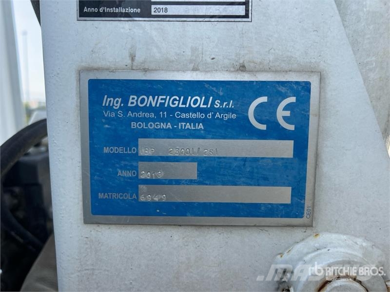 Iveco Bonfiglioli 710 kg on Iveco Daily 35-120 Dump Truc Truck mounted cranes