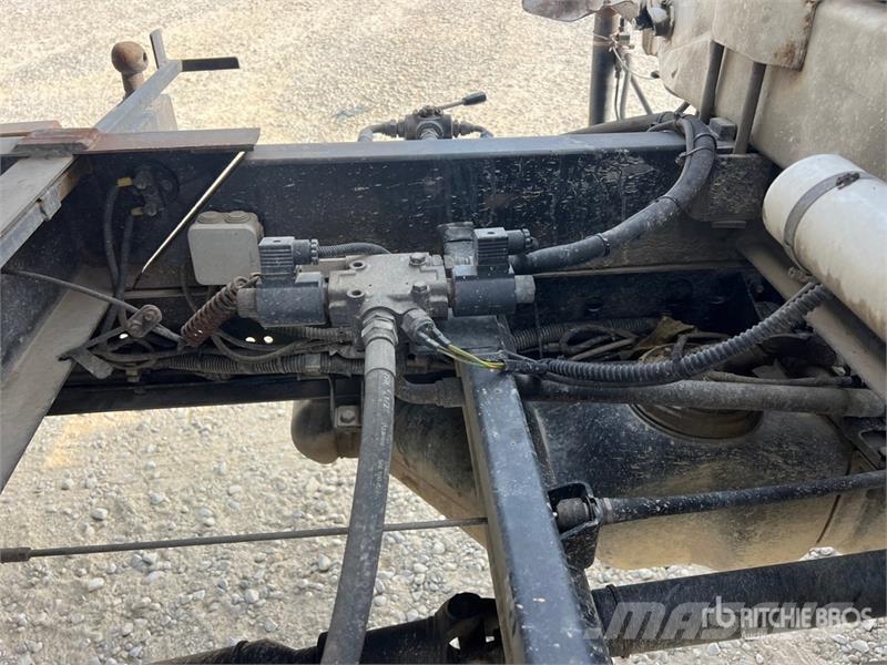 Iveco Bonfiglioli 710 kg on Iveco Daily 35-120 Dump Truc Truck mounted cranes