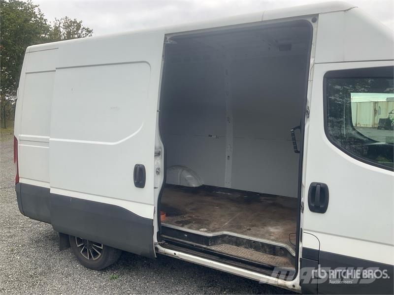 Iveco Daily Dostavna vozila / kombiji