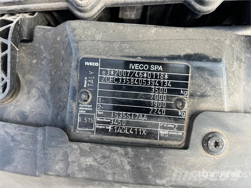 Iveco Daily 35-120 Crew Cab Flatbed Truck Flatbed / Dropside trucks