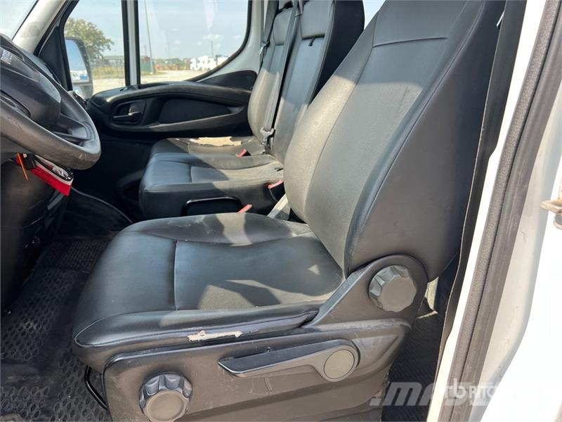 Iveco Daily 35-120 Crew Cab Flatbed Truck Flatbed / Dropside trucks