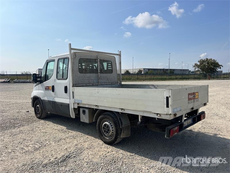 Iveco Daily 35-120 Crew Cab Flatbed Truck Flatbed / Dropside trucks