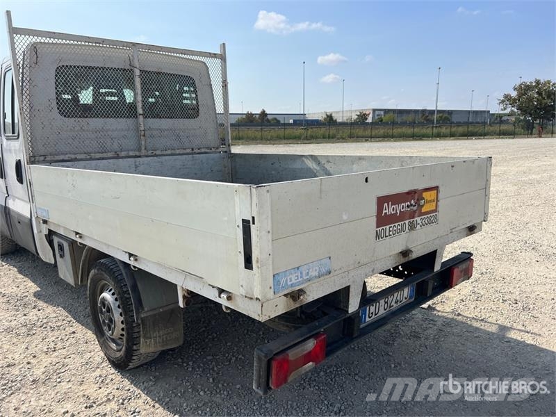 Iveco Daily 35-120 Crew Cab Flatbed Truck Flatbed / Dropside trucks