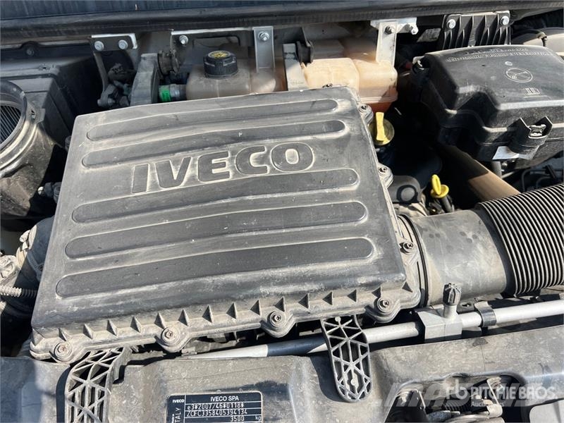 Iveco Daily 35-120 Crew Cab Flatbed Truck Flatbed / Dropside trucks