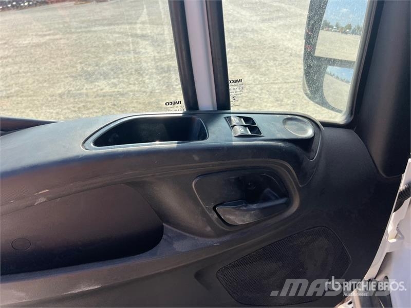 Iveco Daily 35-120 Crew Cab Flatbed Truck Flatbed / Dropside trucks