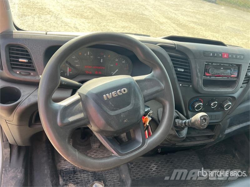 Iveco Daily 35-120 Crew Cab Flatbed Truck Flatbed / Dropside trucks
