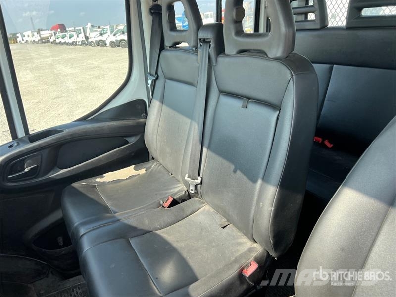 Iveco Daily 35-120 Crew Cab Flatbed Truck Flatbed / Dropside trucks