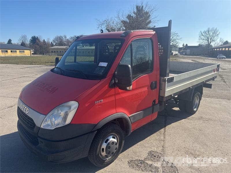 Iveco Daily 35 4x2 Flatbed Truck Грузовики-платформы/боковая разгрузка