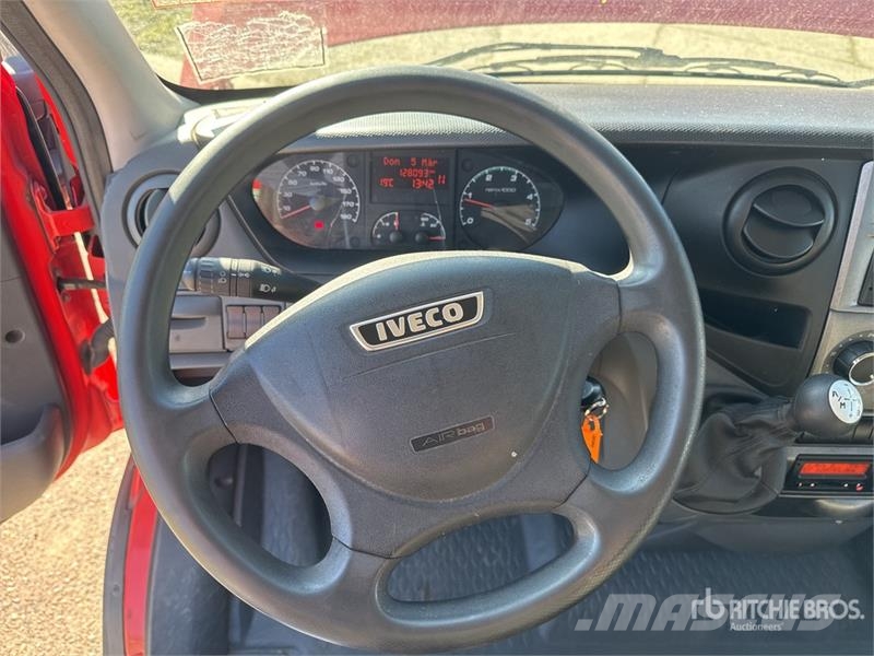 Iveco Daily 35 4x2 Flatbed Truck Грузовики-платформы/боковая разгрузка