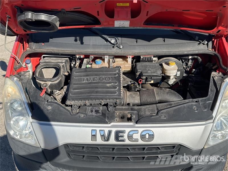 Iveco Daily 35 4x2 Flatbed Truck Грузовики-платформы/боковая разгрузка