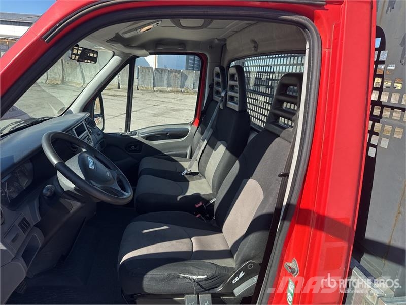 Iveco Daily 35 4x2 Flatbed Truck Грузовики-платформы/боковая разгрузка