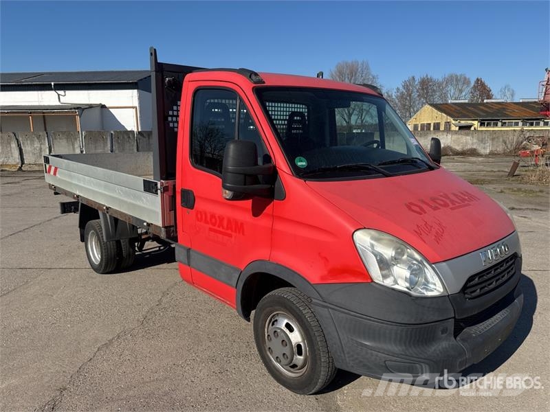 Iveco Daily 35 4x2 Flatbed Truck Грузовики-платформы/боковая разгрузка