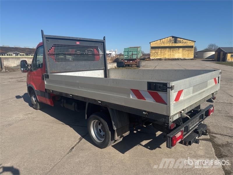 Iveco Daily 35 4x2 Flatbed Truck Грузовики-платформы/боковая разгрузка