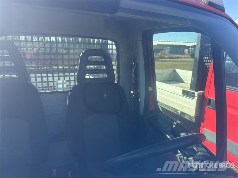 Iveco Daily 35 4x2 Flatbed Truck Грузовики-платформы/боковая разгрузка