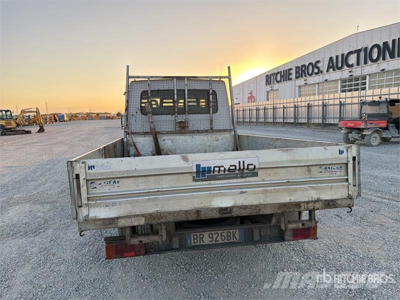 Iveco Daily 35C11 Crew Cab Flatbed Truck Camion con sponde ribaltabili