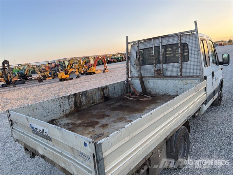Iveco Daily 35C11 Crew Cab Flatbed Truck Camion con sponde ribaltabili