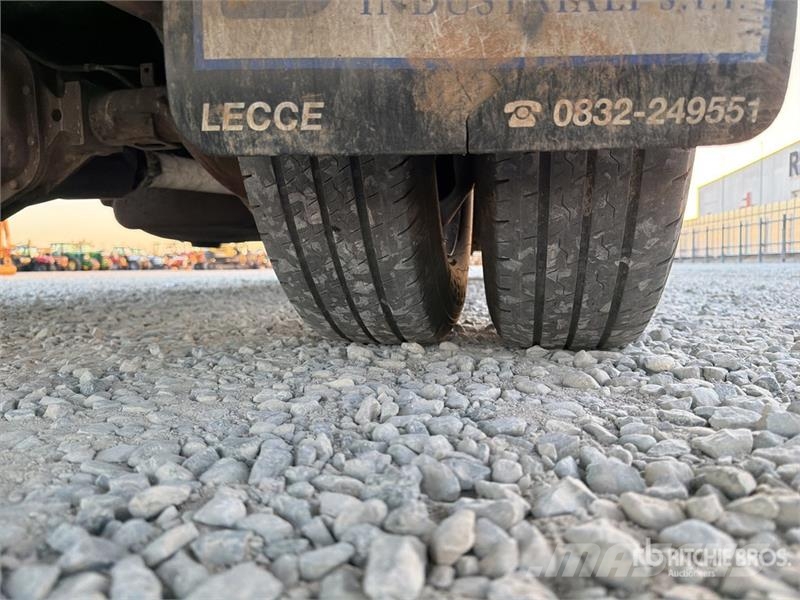 Iveco Daily 35C11 Crew Cab Flatbed Truck Camion con sponde ribaltabili