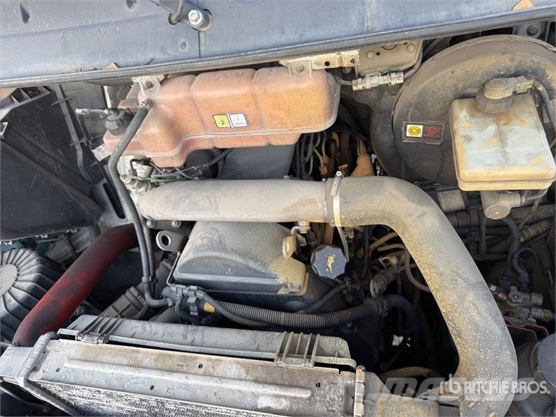 Iveco Daily 35C11 Crew Cab Flatbed Truck Camion con sponde ribaltabili